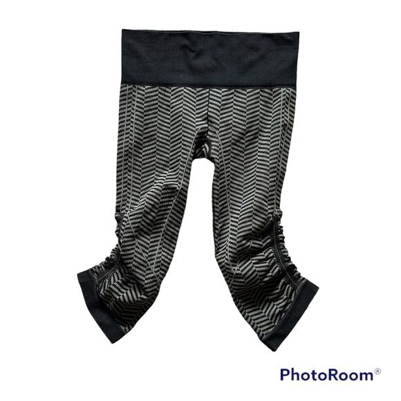 Lululemon In the Flow‎ Capri Crop Leggings Size 6 Heathered Fatigue Green Black - Picture 2 of 11